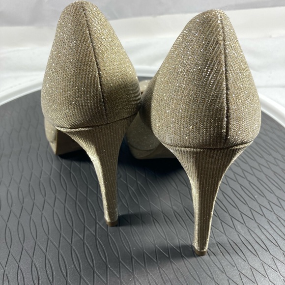 Fioni Gold Sparkle Scallop Pump Heels Size 10 - Picture 6 of 11